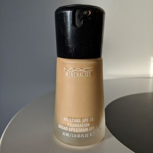 MAC mineralize foundation NC20